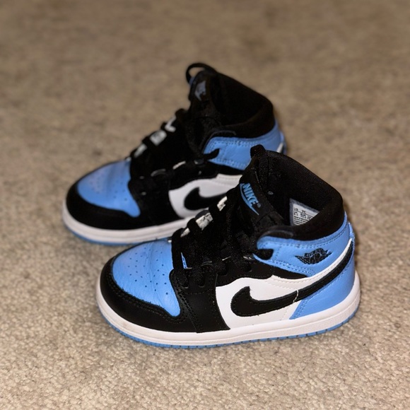 Jordan 1 Retro High OG - Picture 4 of 4